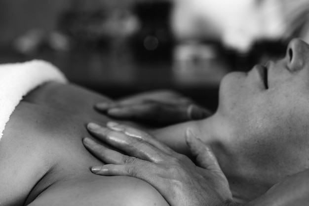 Ayurvedic Shoulders Massage with Ethereal Oils