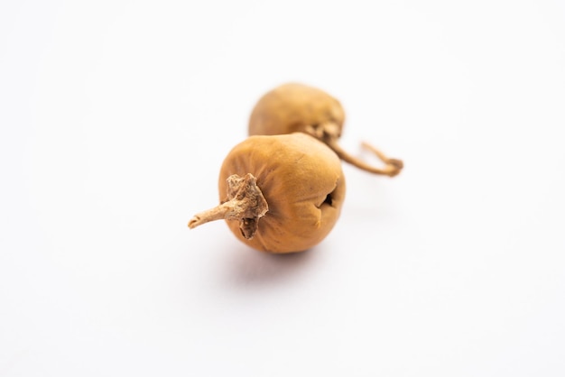 Ayurvedische Choti Kateli ook bekend als Kantkari of Solanum Surattense gedroogd en poedervorm