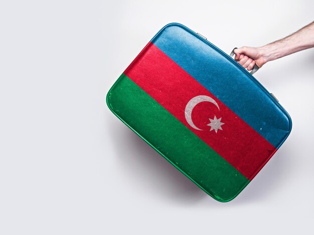 Azerbeidzjaanse vlag op een vintage leren koffer