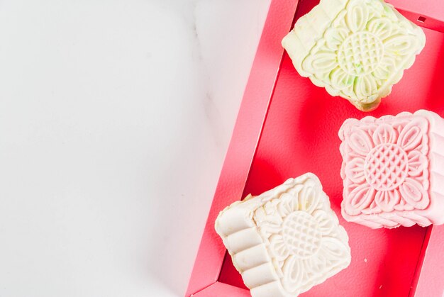 Aziatisch, Japans eten, Traditioneel zoet veelkleurig dessert geen bak sneeuwhuid mooncakes