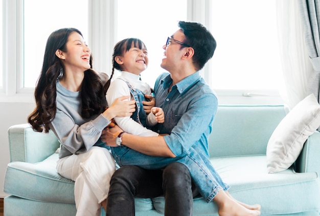 Aziatische familiefoto's thuis