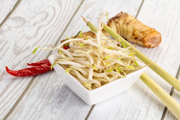 Foto aziatische keuken mash taugé voor het koken