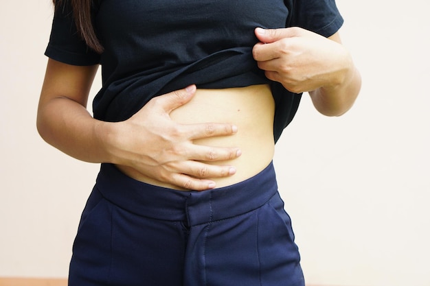 Aziatische vrouwen hebben buikpijn van de menstruatie