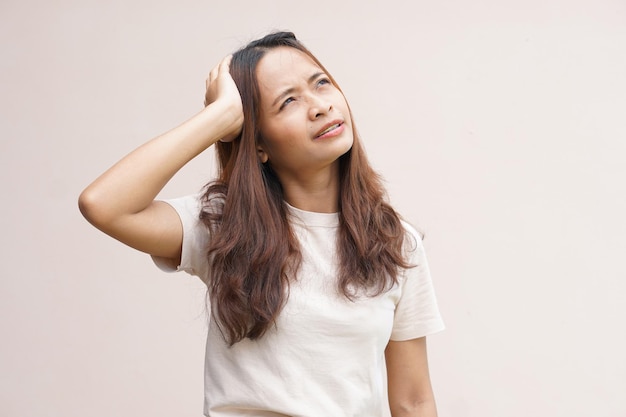 Aziatische vrouwen hebben last van werkstress Leg je hand op je hoofdx9