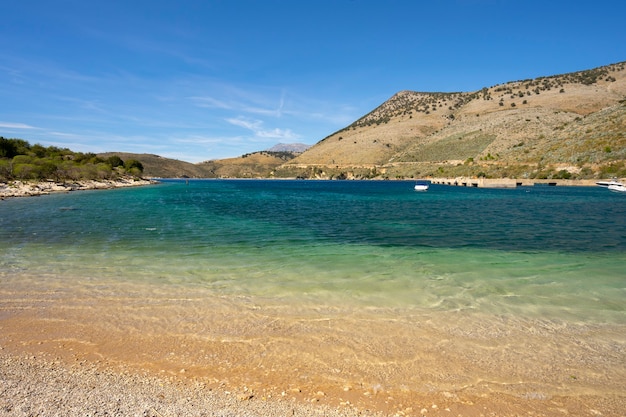 Photo azure bay in porto palermo near himare in albania.