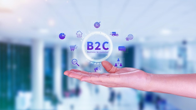 B2C Business-to-customer marketingstrategie concept zakenman met een virtueel B2C-icoon voor bedrijfsstrategie communicatie feedback online marketing e-commerce marketingstrategie