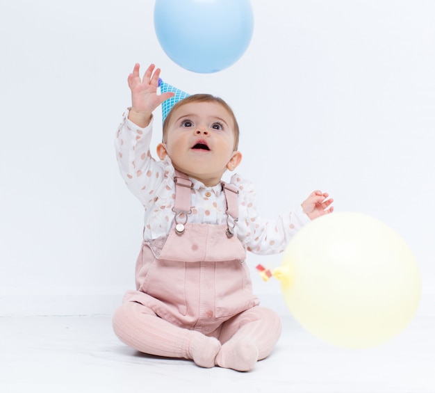 写真 風船で赤ちゃんの誕生日パーティー