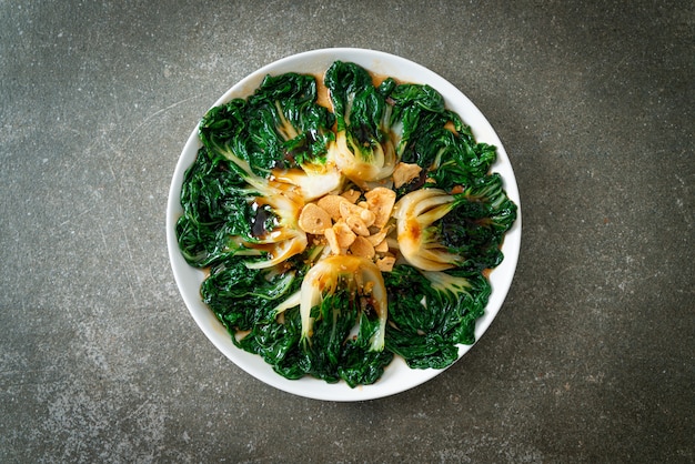 Фото Китайская капуста с устричным соусом и чесноком - азиатская кухня