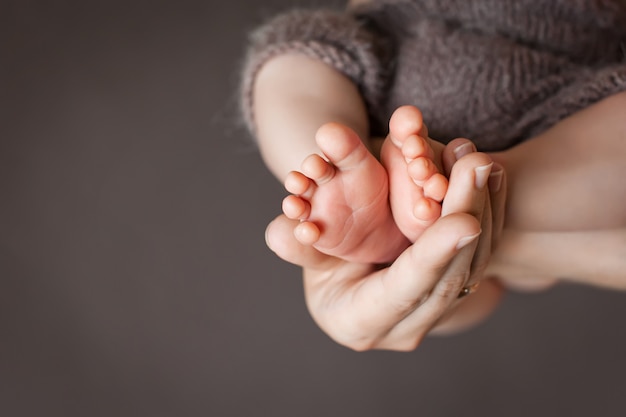 Baby feet in mother hands. 