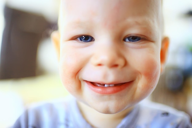 Foto bambino primi denti ritratto bambino felicità