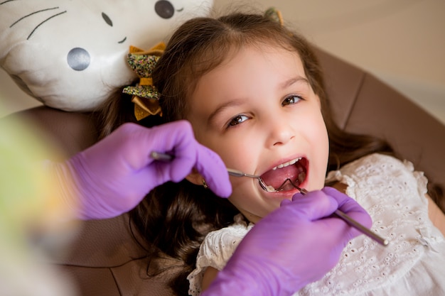 Photo baby girl at the dentist