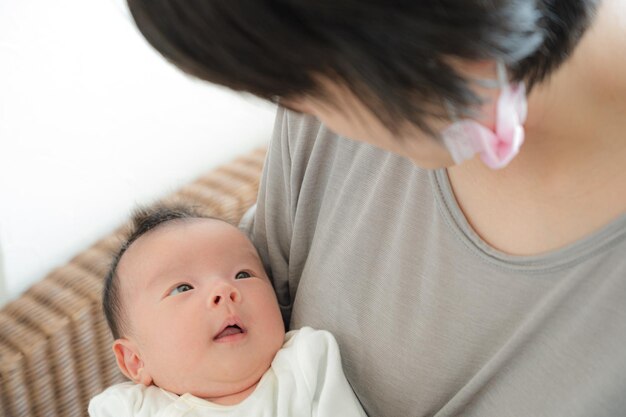 抱きしめた赤ちゃん