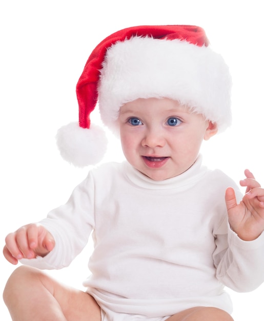 Baby in kerstmuts geïsoleerd op een witte achtergrond