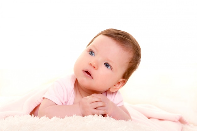 baby meisje glimlachend jurk in roze met witte vacht