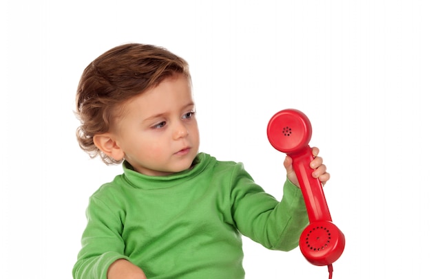 Baby met een jaar oud spelen met een rode telefoon