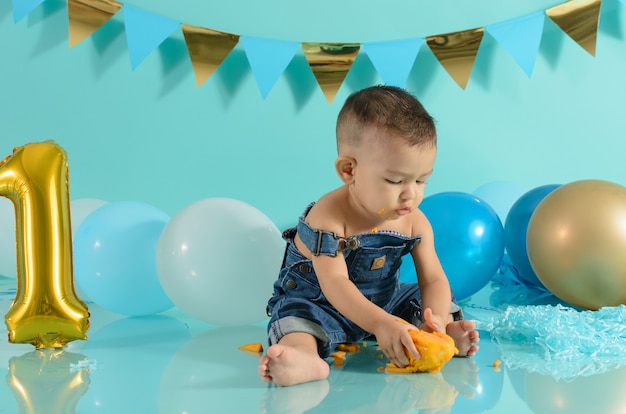 Photo baby in photo session eating mango