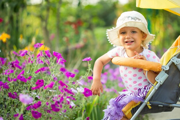 Baby spelen in het park