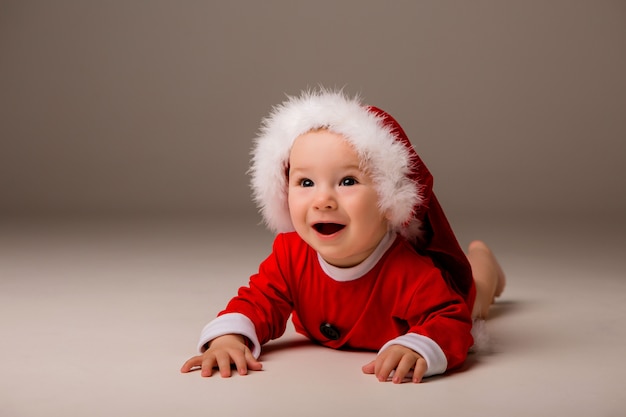 Baby verkleed als kerstman