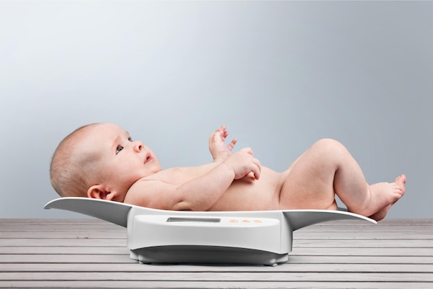 Photo baby on weight scale