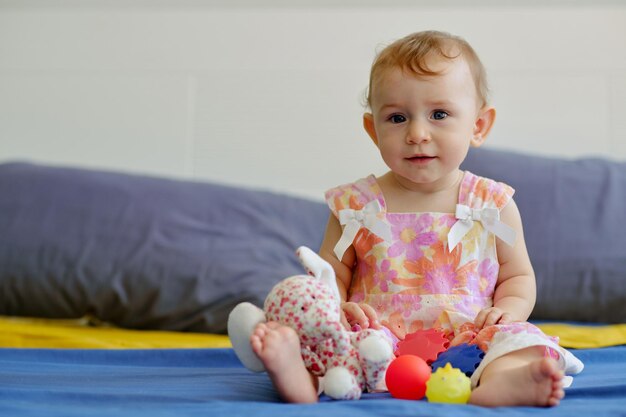 Babymeisje spelen