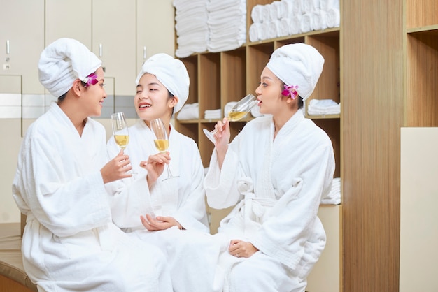 Bachelorette in spa salon