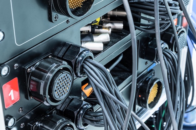 Foto pannello posteriore dell'apparecchiatura audio cavi e connettori per connettori audio