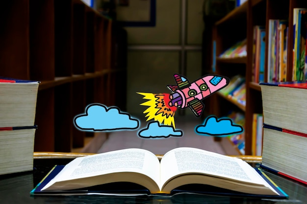 Обратно в школу концепция Атмосфера библиотеки с широко раскрытыми книгами на столе Графика ракеты и облака, плывущие по книге