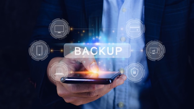 Back-up van internetgegevensopslag op slimme telefoontechnologie bedrijfsconcept Cloudtechnologie Gegevensopslag Netwerk- en internetserviceconcept