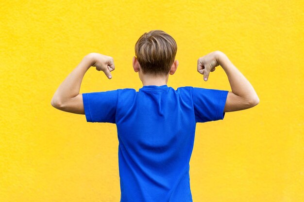 Back view of boy in blue tshirt