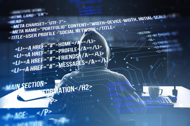 Photo 해커가 책상에서 컴퓨터를 사용하여 창의적인 디지털 프로그래밍 언어를 흐릿한 배경으로 해킹하는 소프트웨어 개발자 악성코드와 html 개념 이중 노출