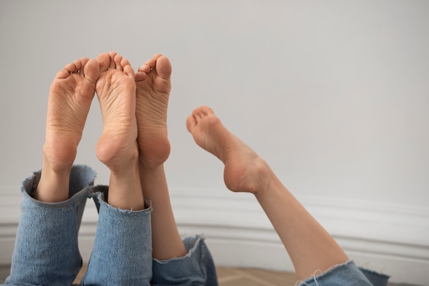 Foto gambe delle donne di vista posteriore in studio