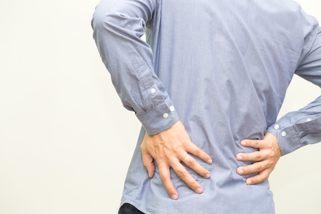 Mal di schiena, sintomo di mal di schiena e concetto di sindrome dell'ufficio
