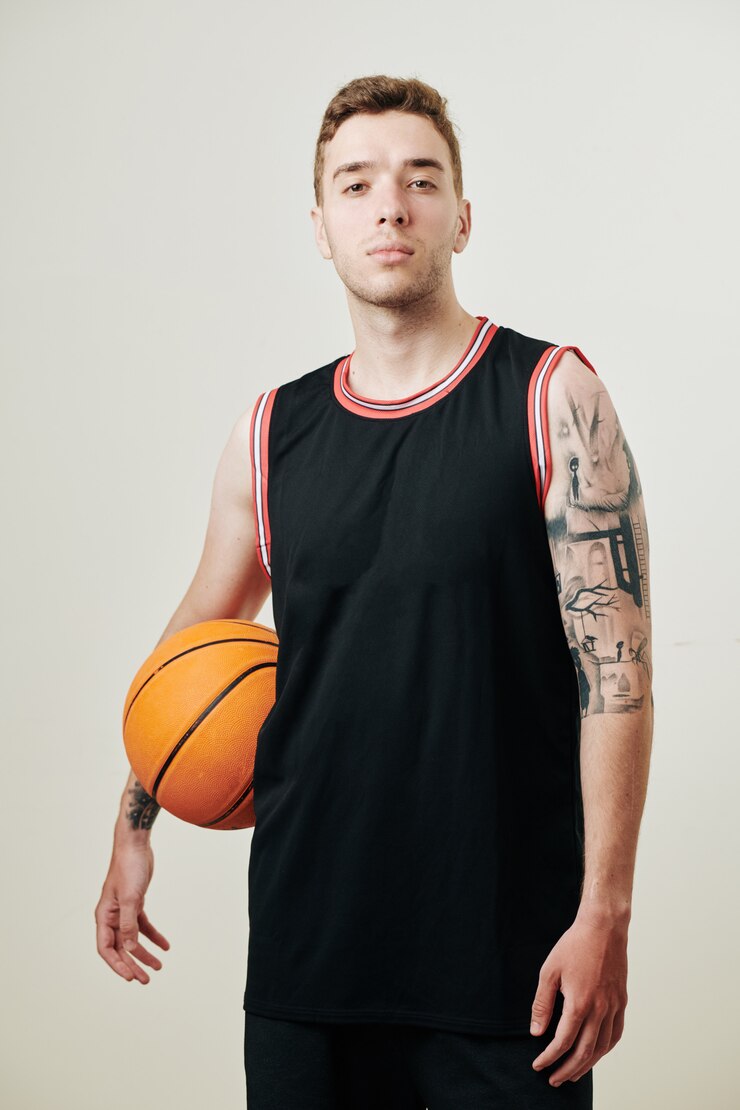 Photo backetball player in black uniform