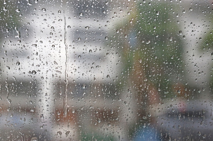 Photo backgroud nature fresh water drop on glass and rain