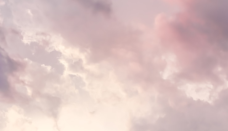 Photo background of blue sky with pink clouds in sunset