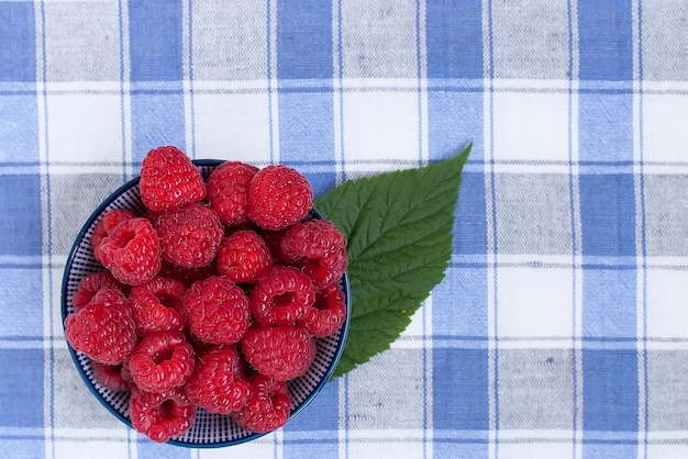 Sfondo di lamponi maturi freschi e dolci