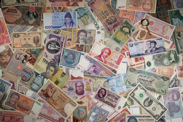 Фон из банкнот разных стран мира