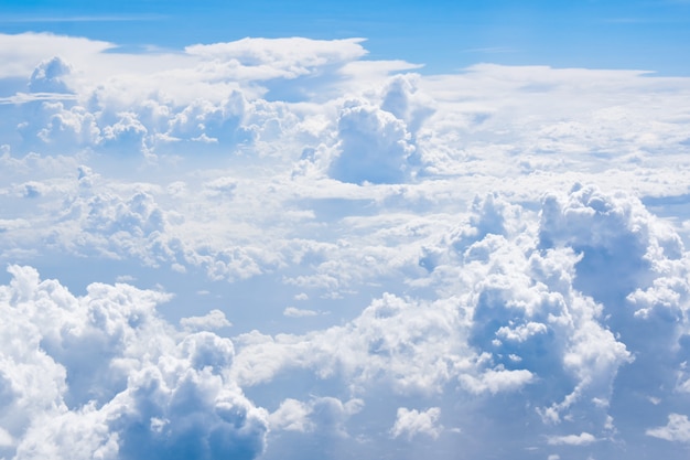 雲と空の上からの背景