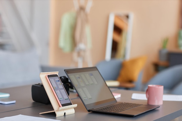 Photo background image of computer devices on workplace smartphone and laptop it design concept copy space