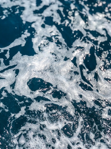 アクア海の水面の背景ショット