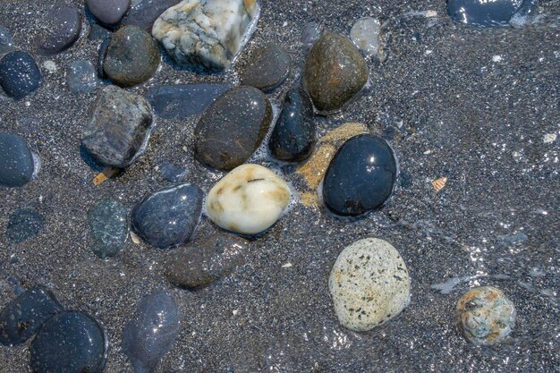 Foto sfondo di piccole pietre sulla spiaggia