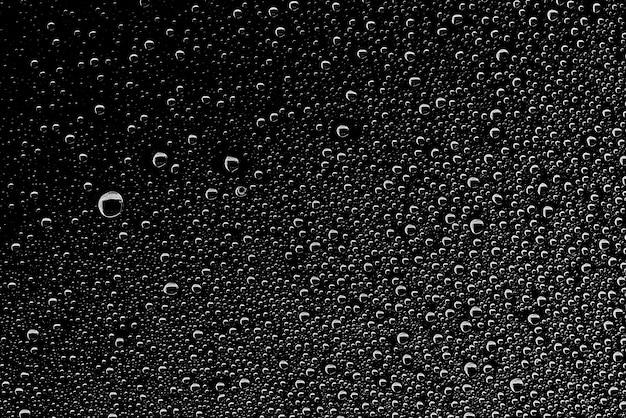 Gocce d'acqua di sfondo su vetro nero, dimensioni foto complete, design a strati sovrapposti