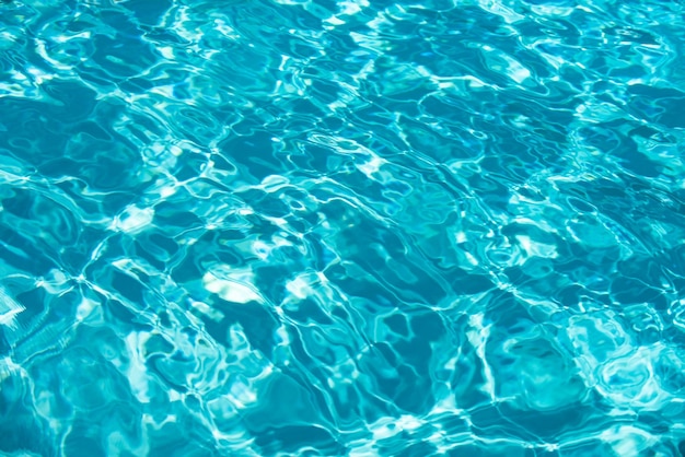 水面の青いプールの背景
