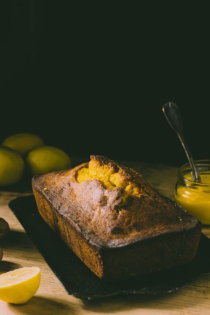 Sfondo con torta al limone e lemon curd