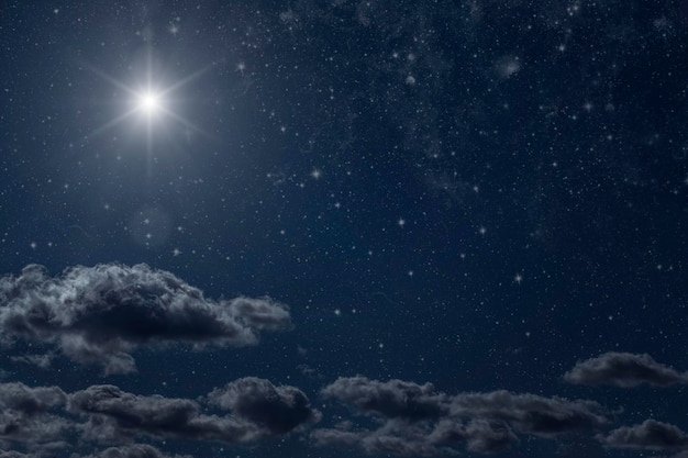 크리스마스를 위한 별 달과 구름이 있는 배경 밤하늘