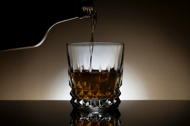 Photo backlit glass of whiskey