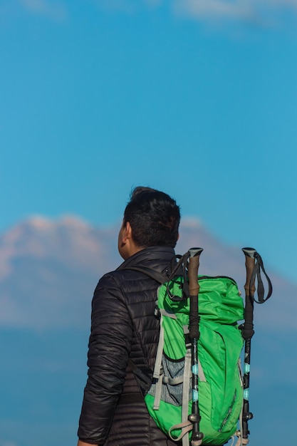 Backpacker in de bergen, mexico