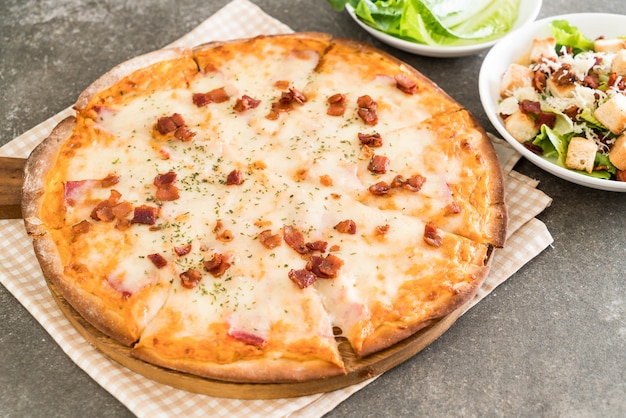 bacon and cheese pizza