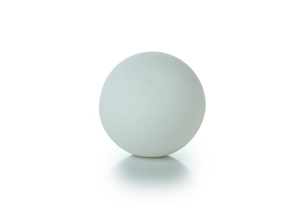 Bad bal geïsoleerd op een witte achtergrond, close-up