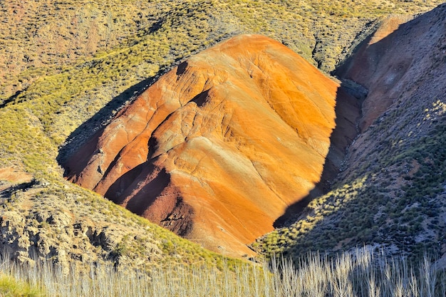 Badland rode landen zonder vegetatie van de Fardes River Valley